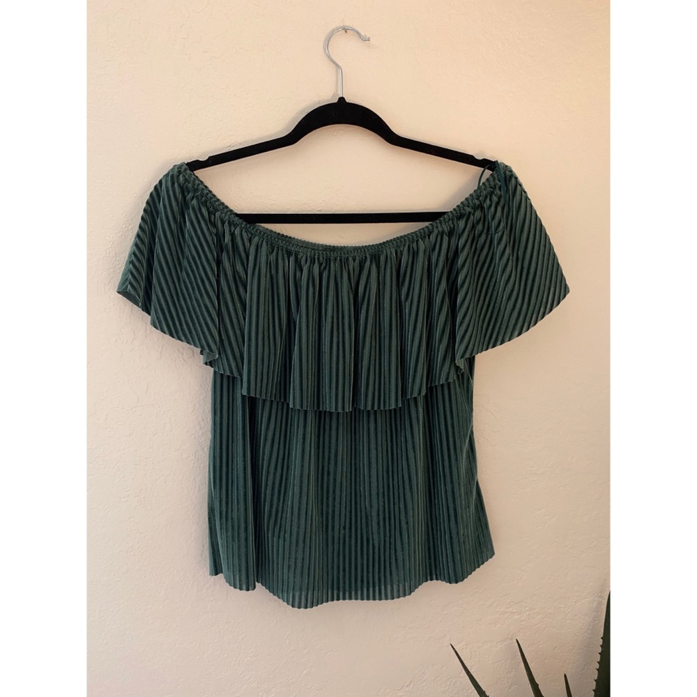 MISS LOVE off the shoulder velvet top